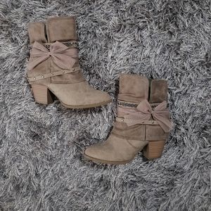 JellyPop!!!. Ankle booty 👢